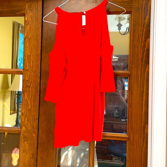 Cold shoulder top - Picture 2 of 3